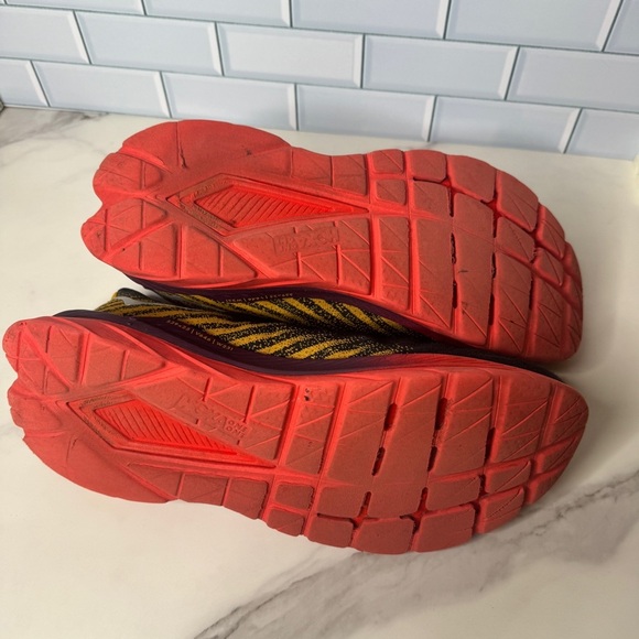 Athletic_Shoes